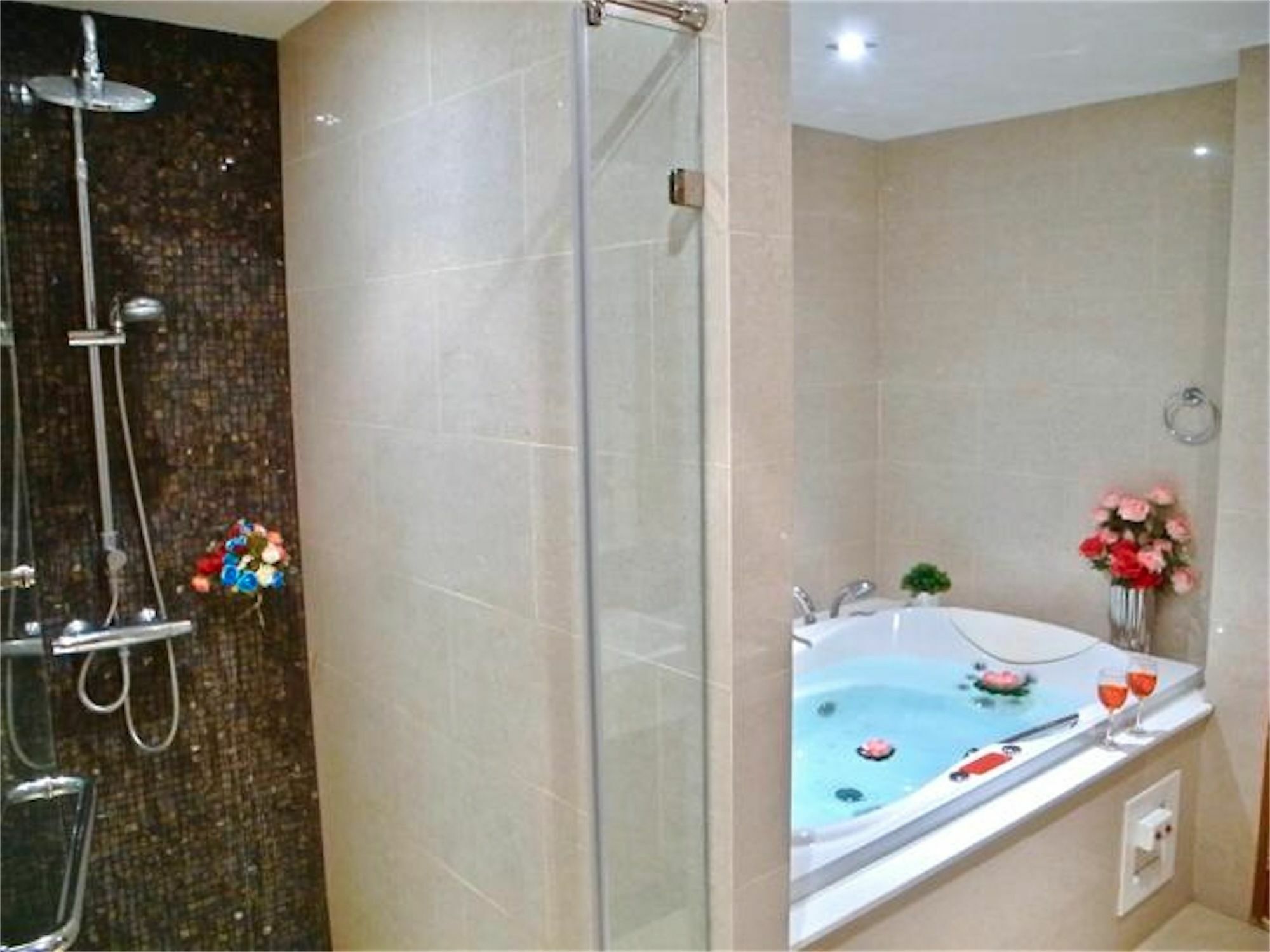 The Privilege Residence : 1 Bedroom Apartment In Patong Extérieur photo