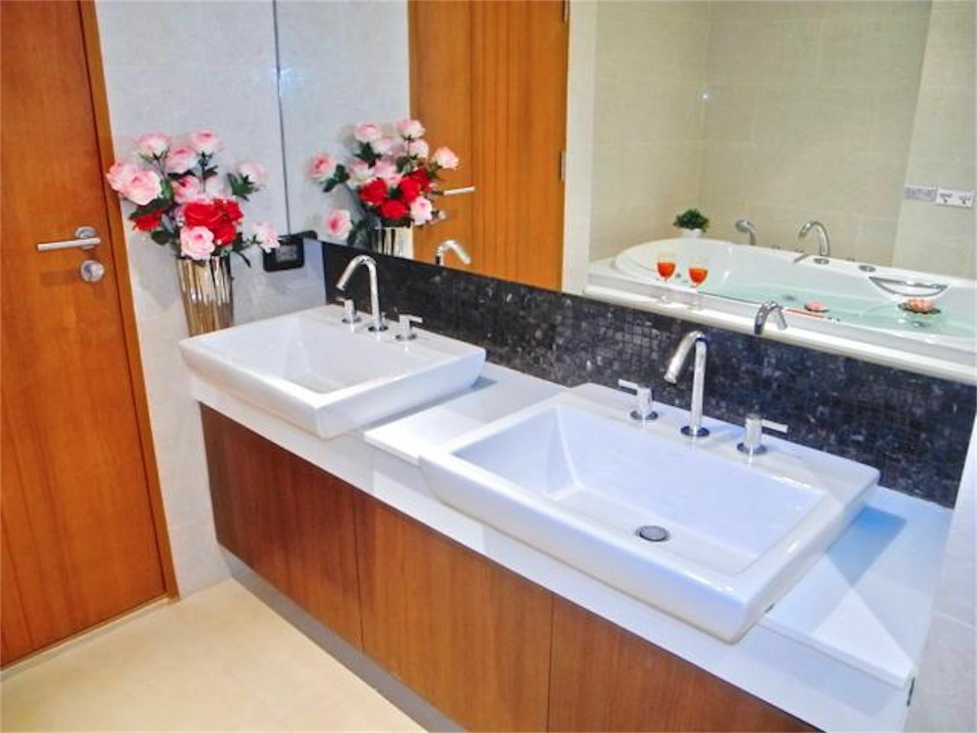 The Privilege Residence : 1 Bedroom Apartment In Patong Extérieur photo