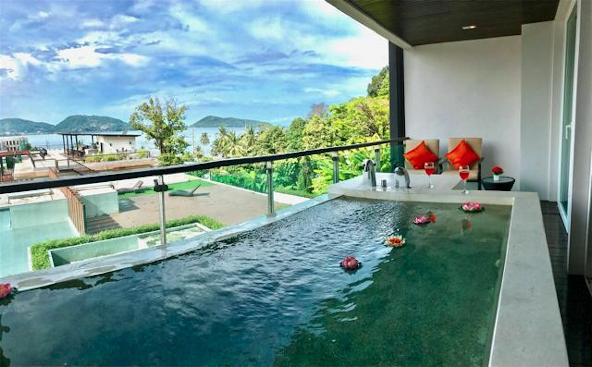 The Privilege Residence : 1 Bedroom Apartment In Patong Extérieur photo